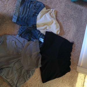 MATERNITY shorts lot (3)
